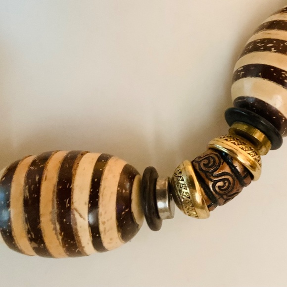 Vintage NECKLACE Earthy African COCONUT SHELL  NECKLACE- HANDMADE- NEW CONDITION - Picture 3 of 9